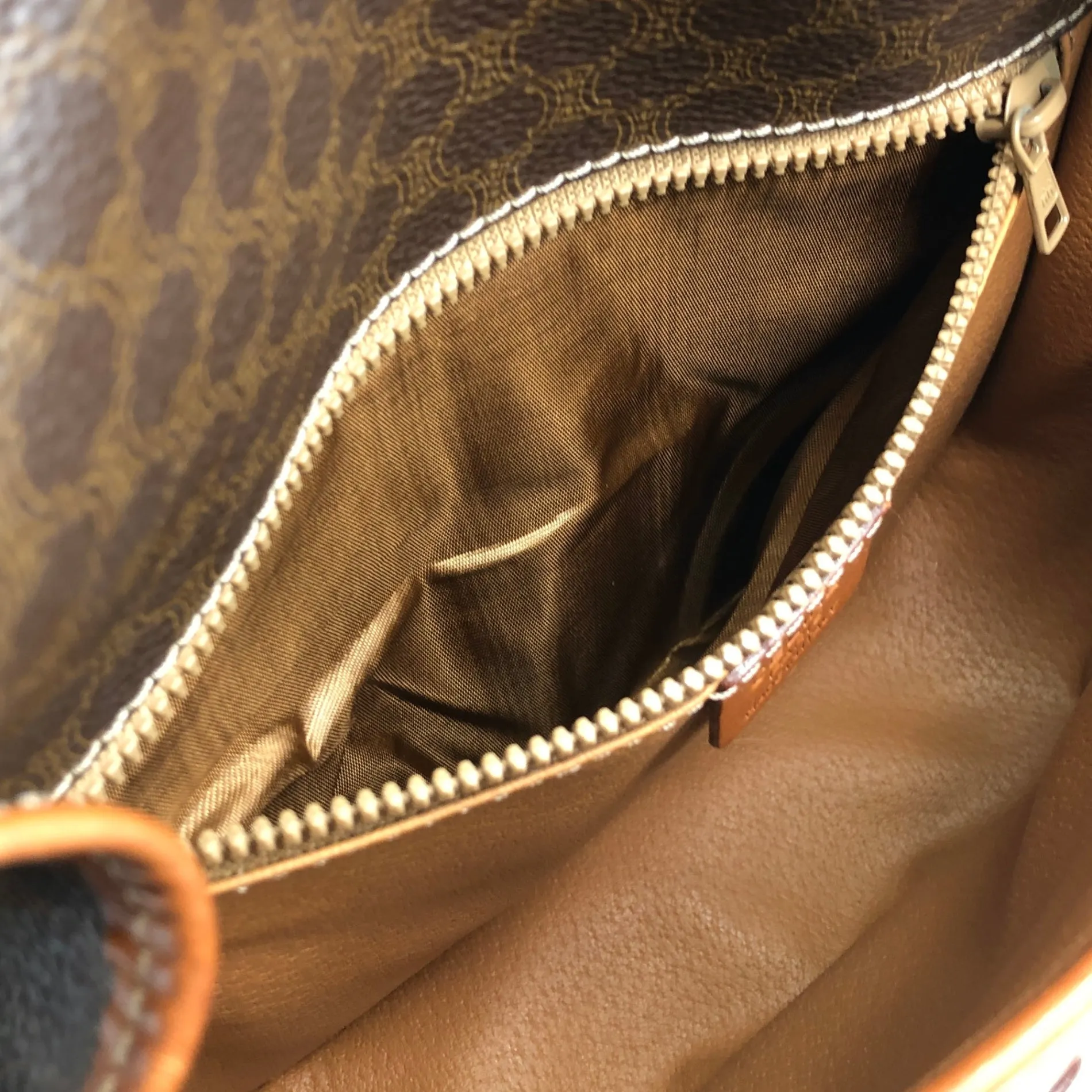 CELINE Macadam Blason Front Buckle Shoulder bag Brown Vintage wuk23r