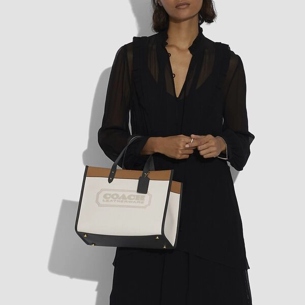 COACH FIELD TOTE 30 IN COLORBLOCK WITH COACH BADGE