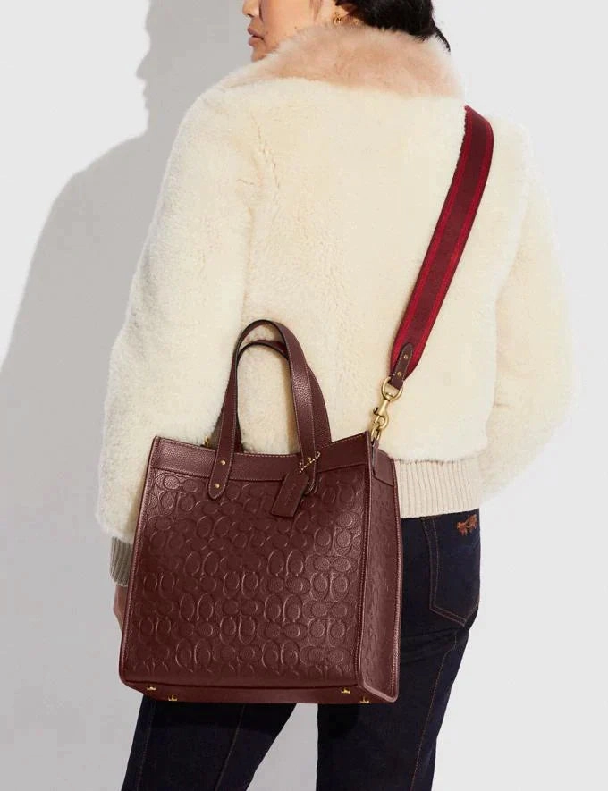 COACH FIELD TOTE IN SIGNATURE LEATHER