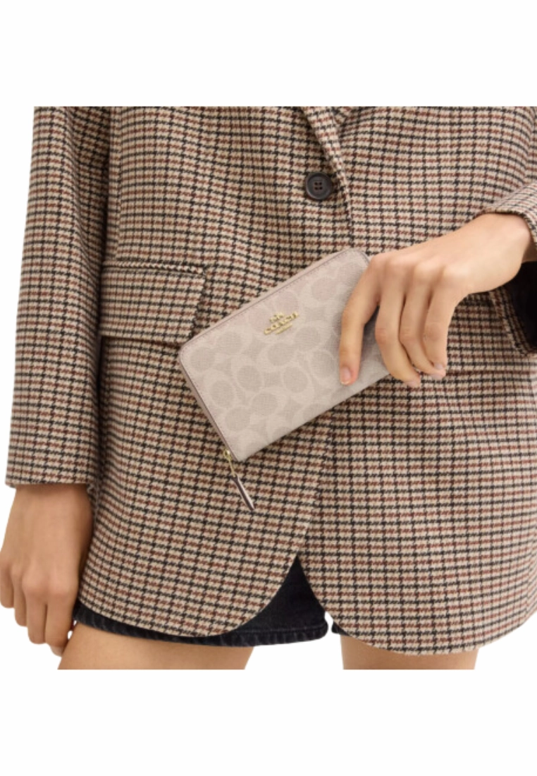 Coach Medium ID Zip Wallet Signature In Sand Chalk CW781