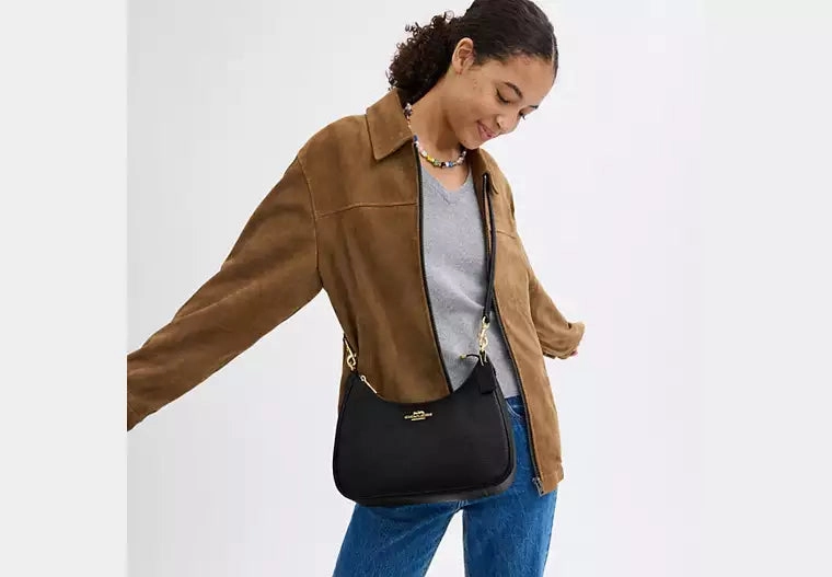 Coach Teri Hobo