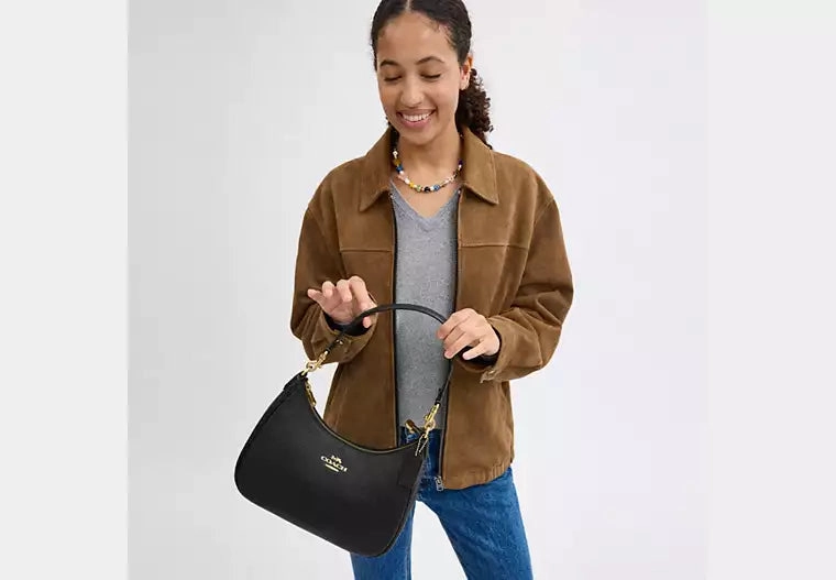 Coach Teri Hobo