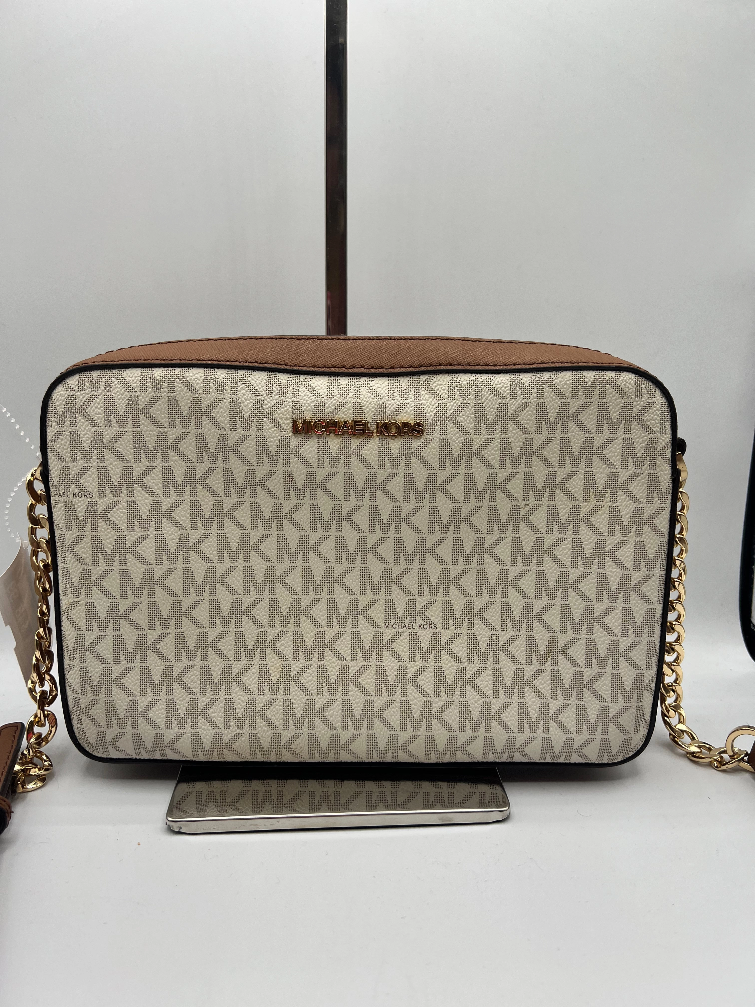 CROSSBODY DESIGNER by MICHAEL KORS In CREAM & TAN, Size: MEDIUM