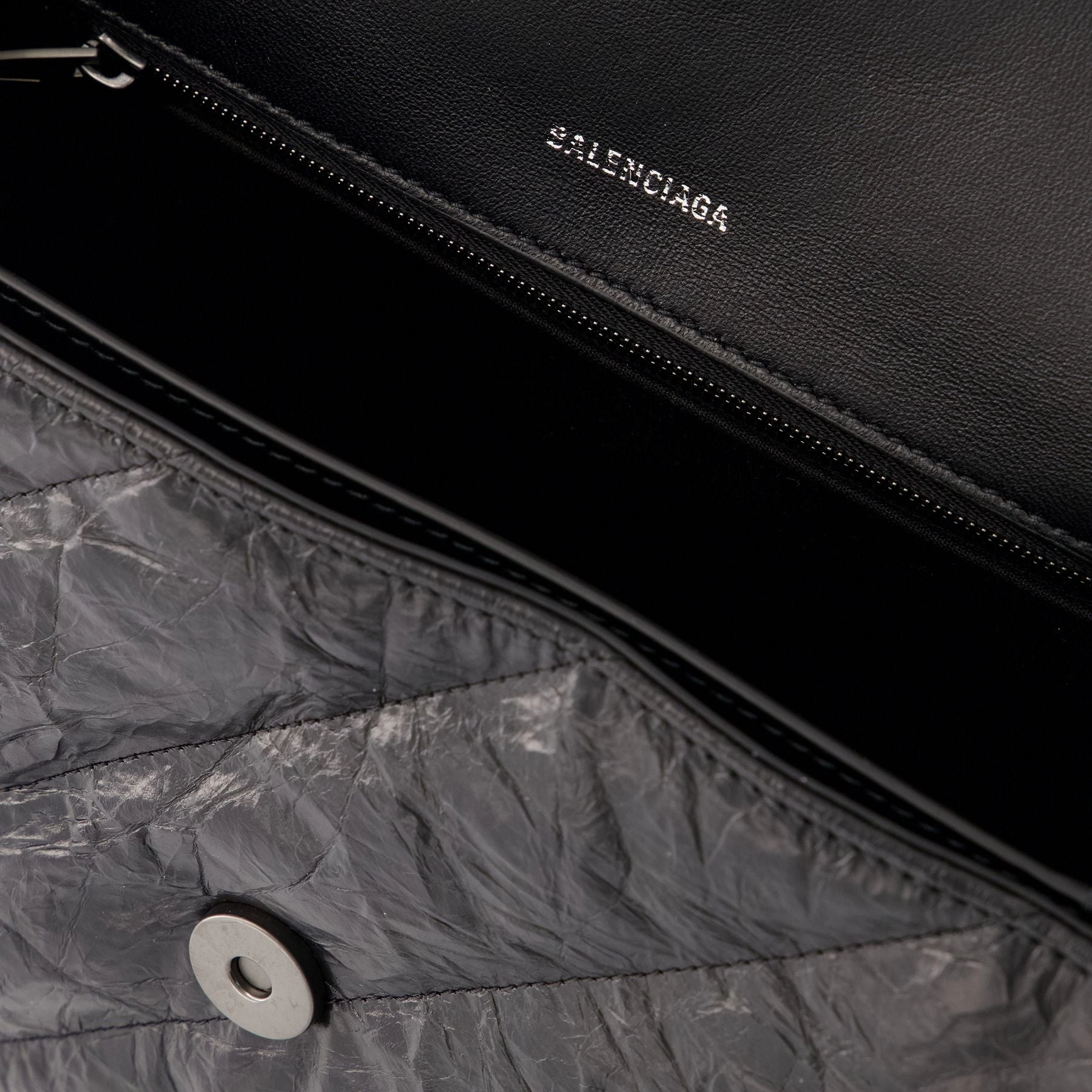 Crush Chain M Shoulder Bag - Balenciaga - Leather - Black