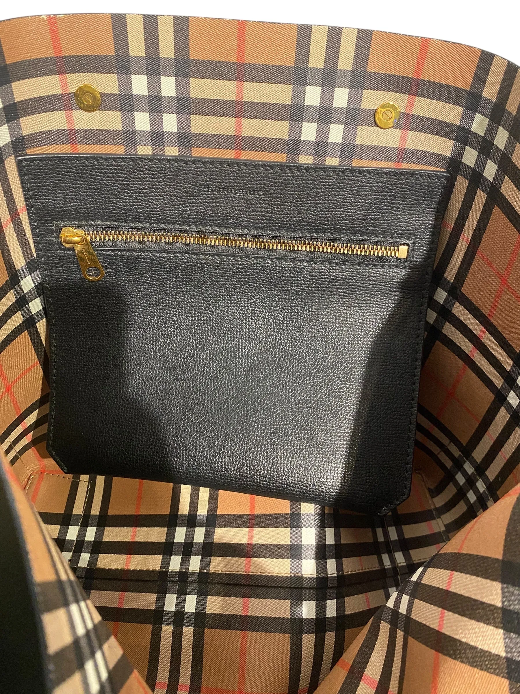 Handbag Luxury Designer By Burberry, Size: Large
