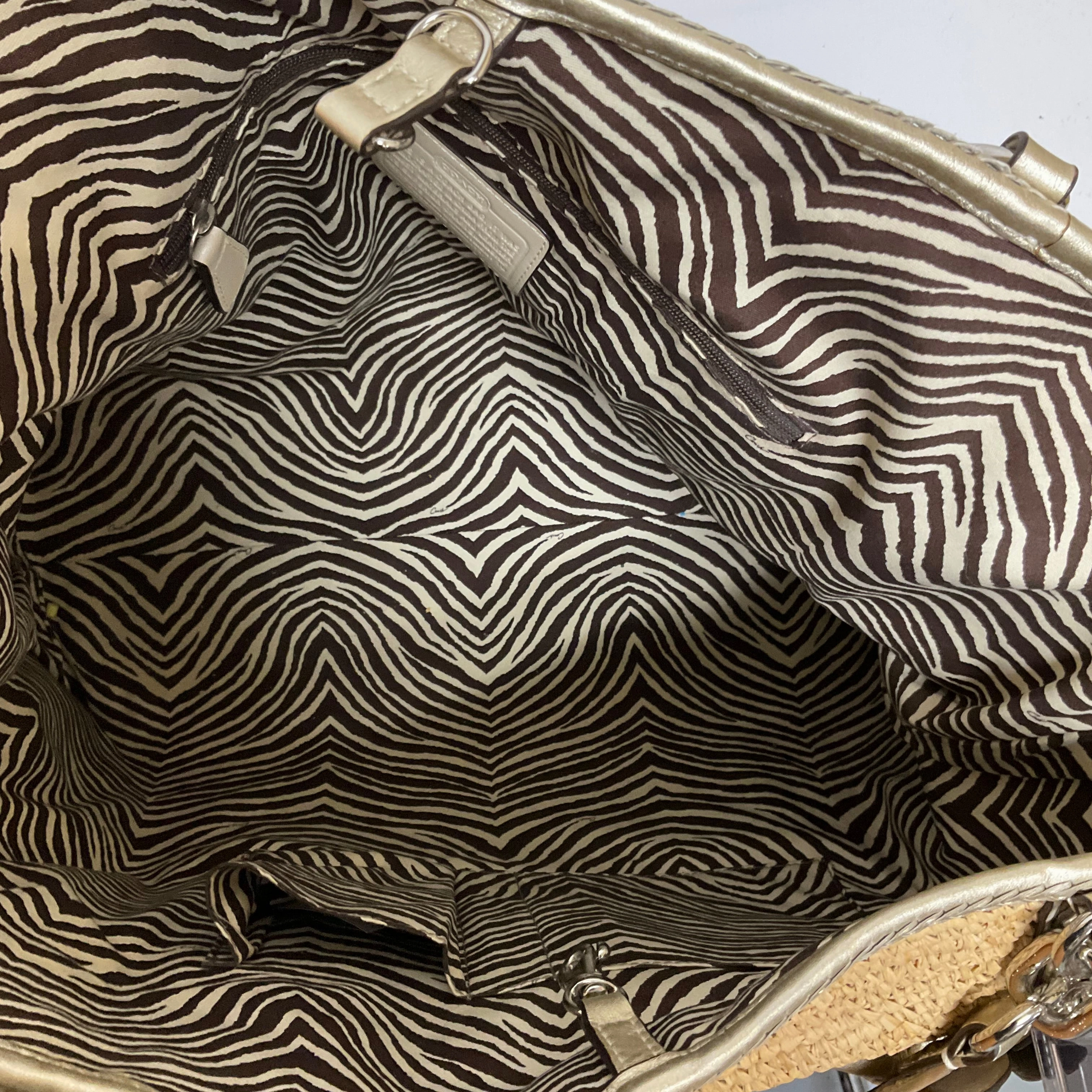 Handbag Designer By Coach  Size: Large