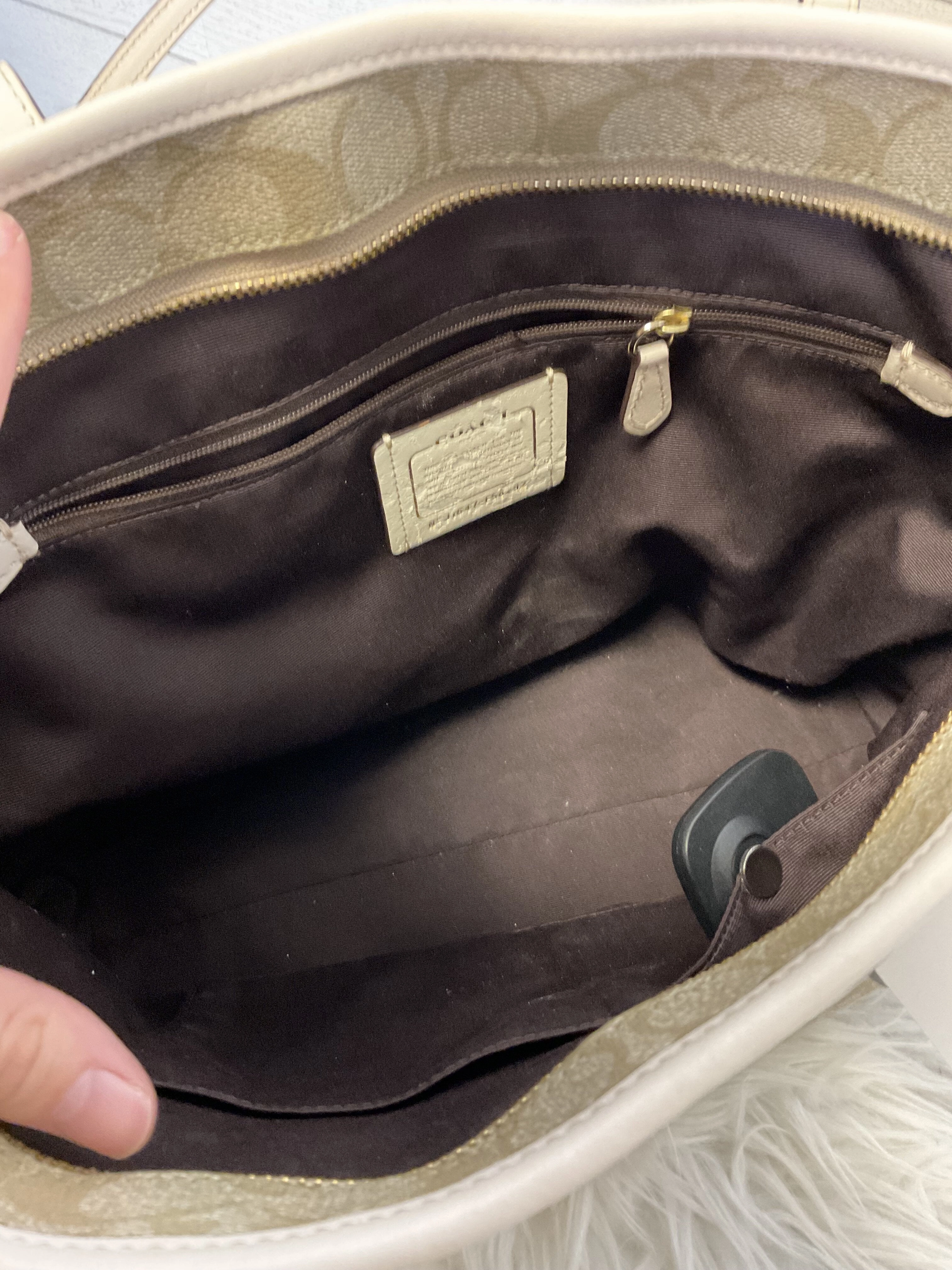 Handbag Designer By Coach  Size: Large