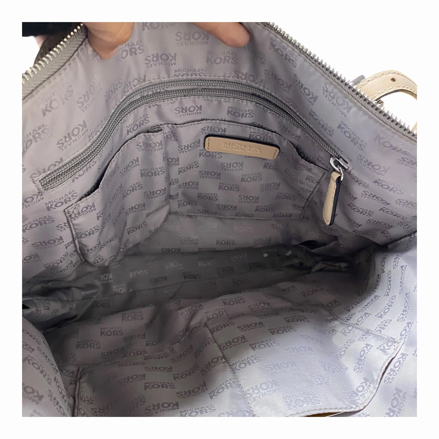 Handbag Designer By Michael Kors In Grey, Size:Medium