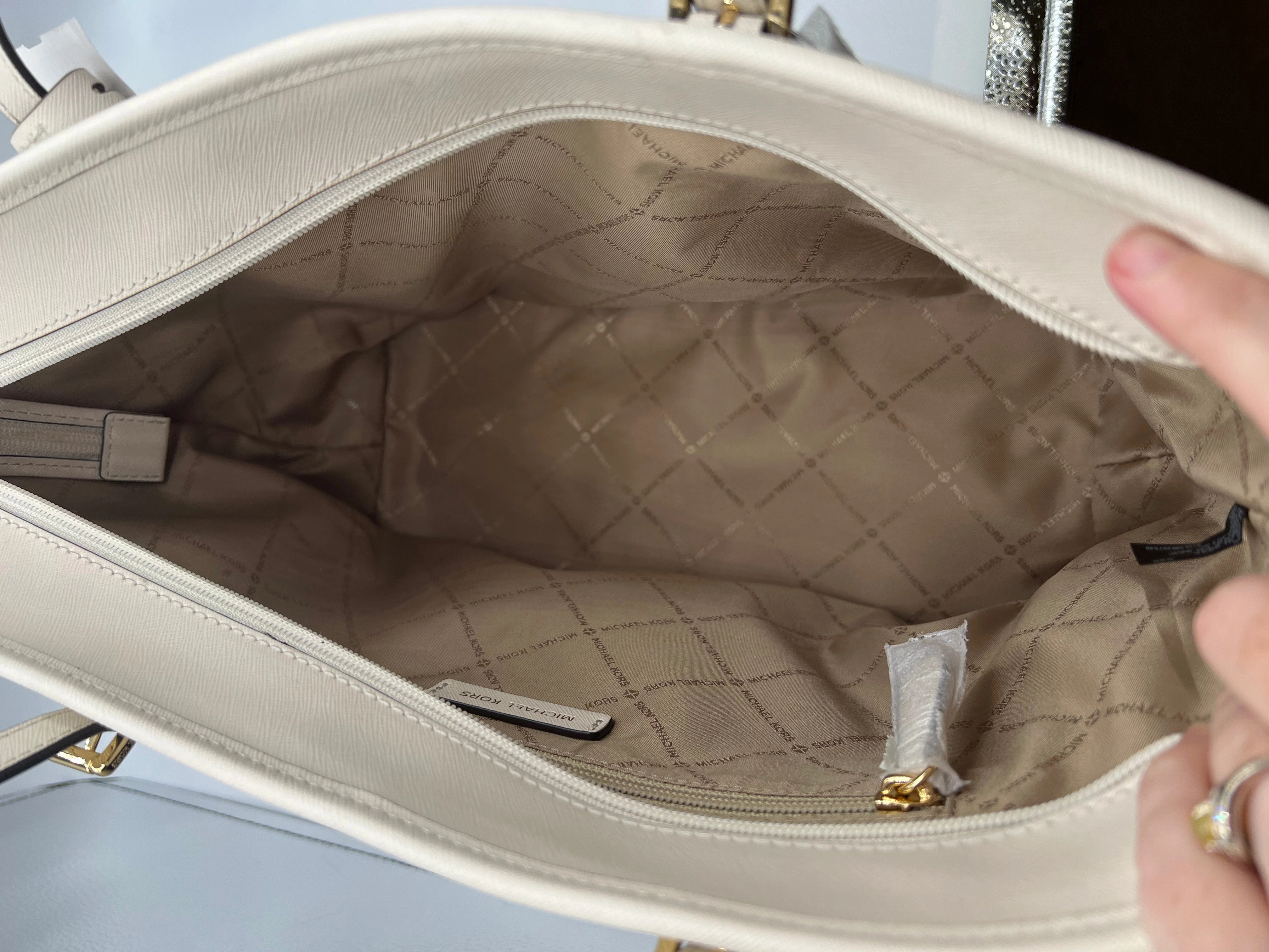 HANDBAG DESIGNER by MICHAEL KORS In WHITE, Size: LARGE