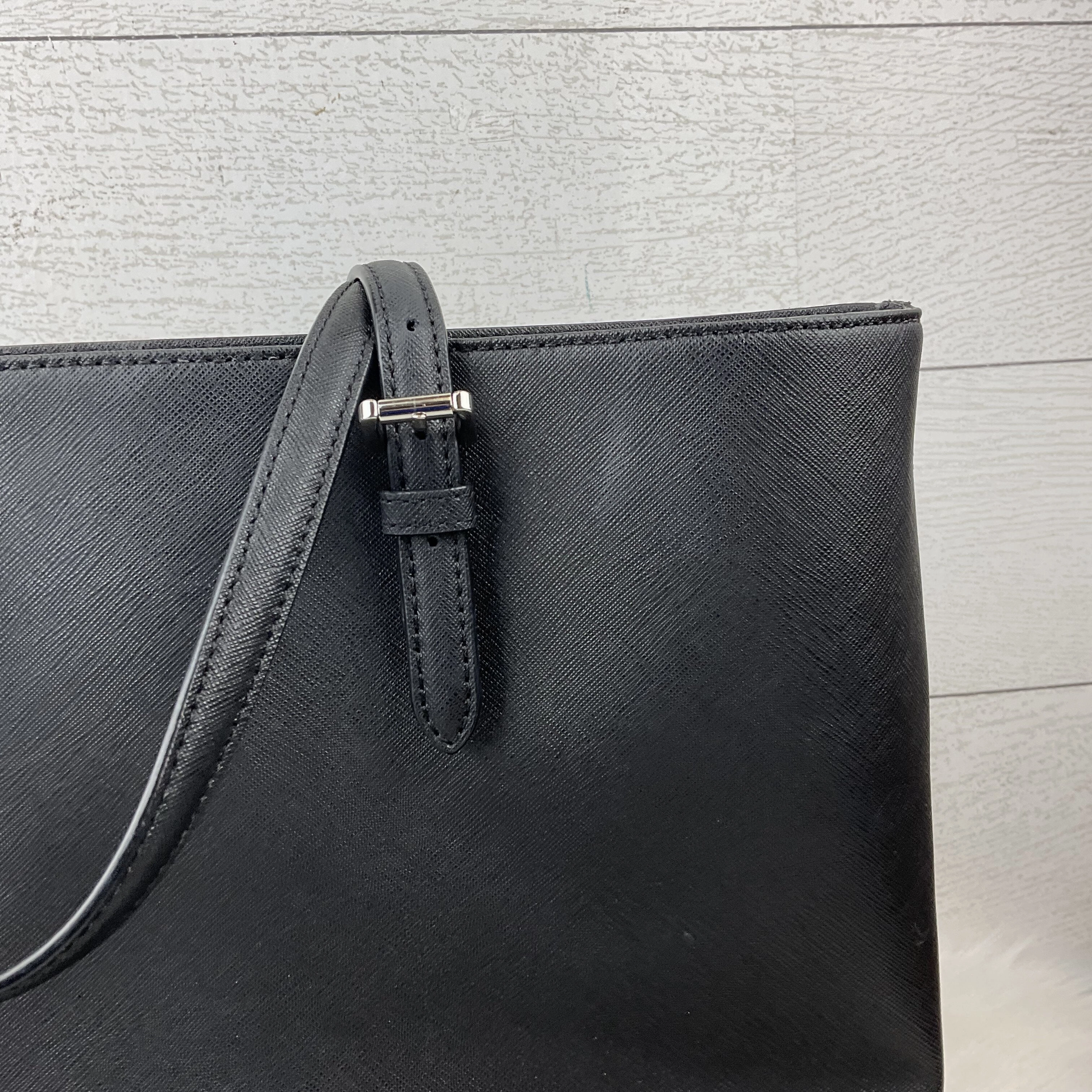 Handbag Designer By Michael Kors  Size: Large