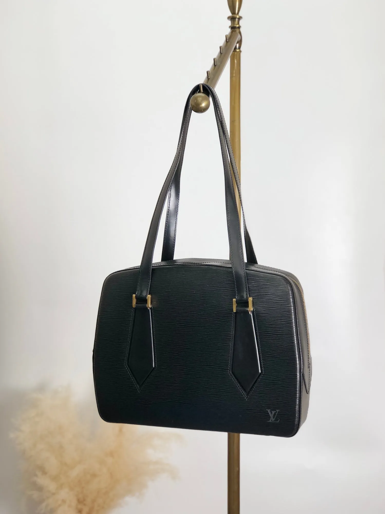 LOUIS VUITTON Epi Handbag Shoulder bag Black Vintage 4mmc8r