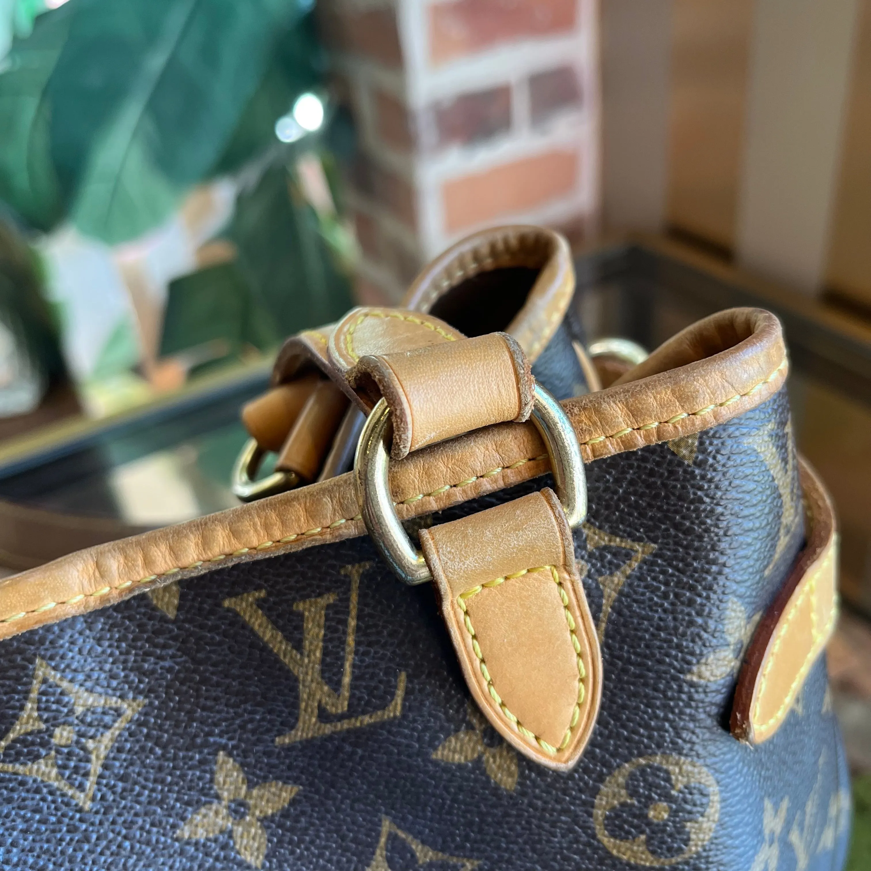 LOUIS VUITTON Vertical Batignolles Monogram Shoulder Bag