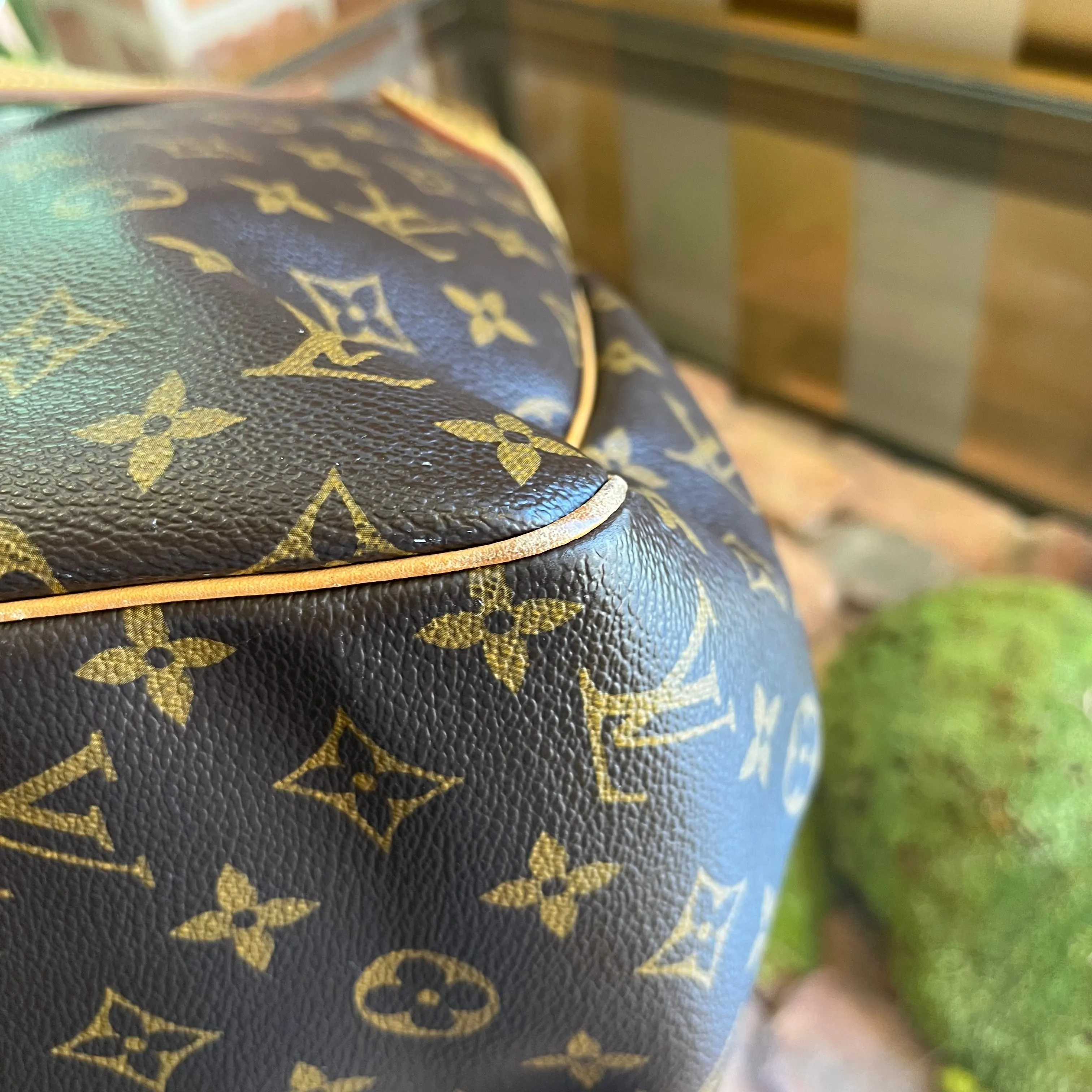 LOUIS VUITTON Vertical Batignolles Monogram Shoulder Bag