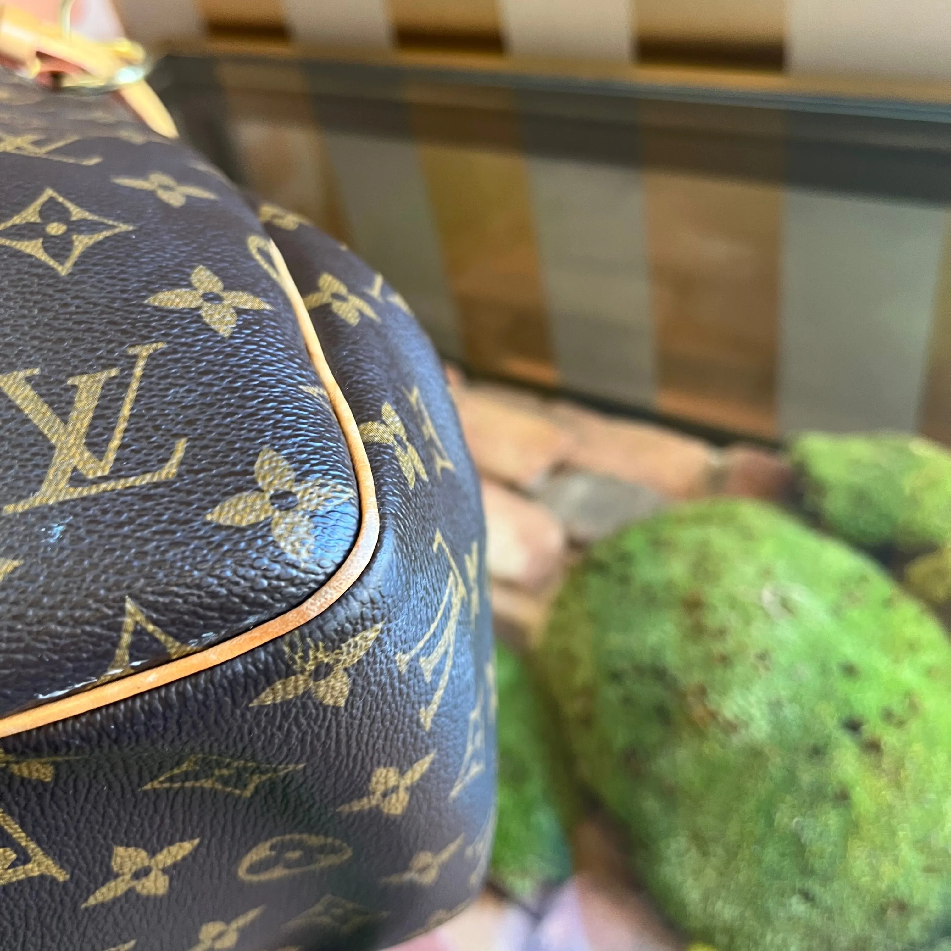 LOUIS VUITTON Vertical Batignolles Monogram Shoulder Bag